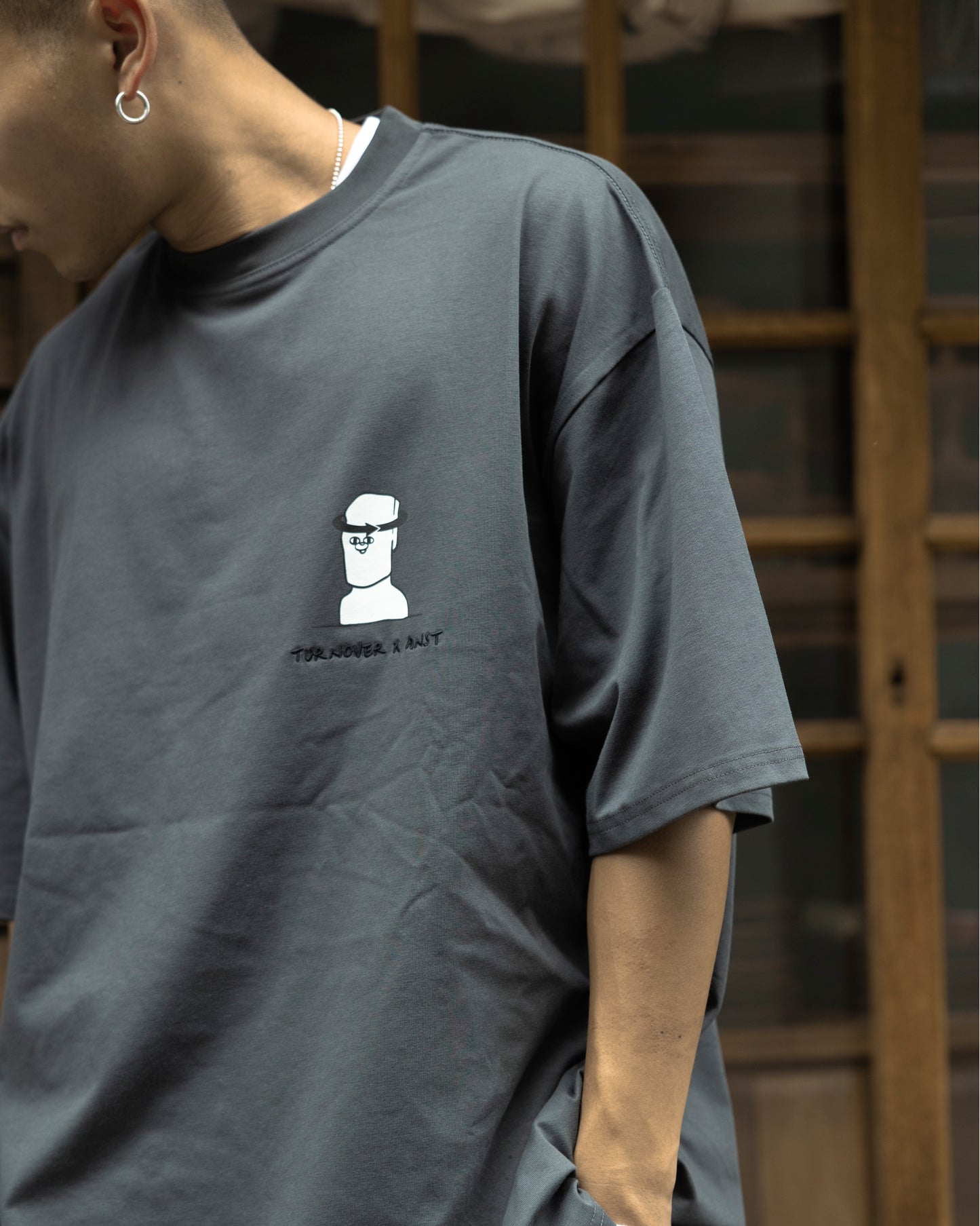 ANST × TURNOVER A x T Graphic Tee/深灰