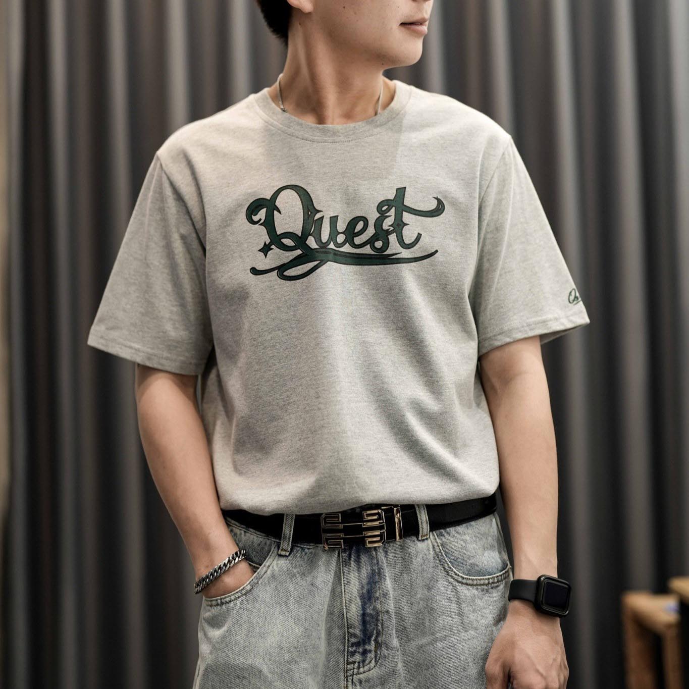 【QUEST】雕花 LOGO TEE 短T
