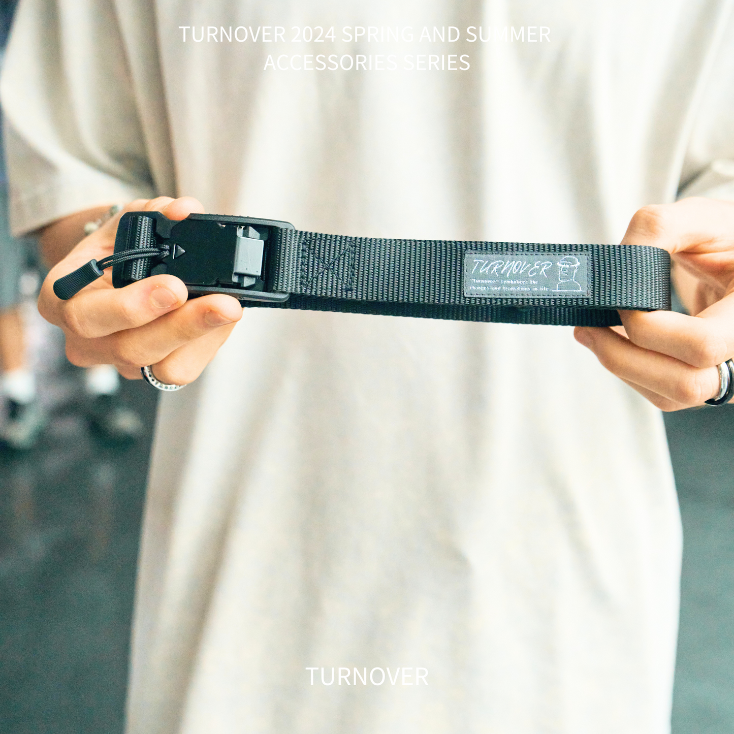 TURNOVER MAGNETIC BELT