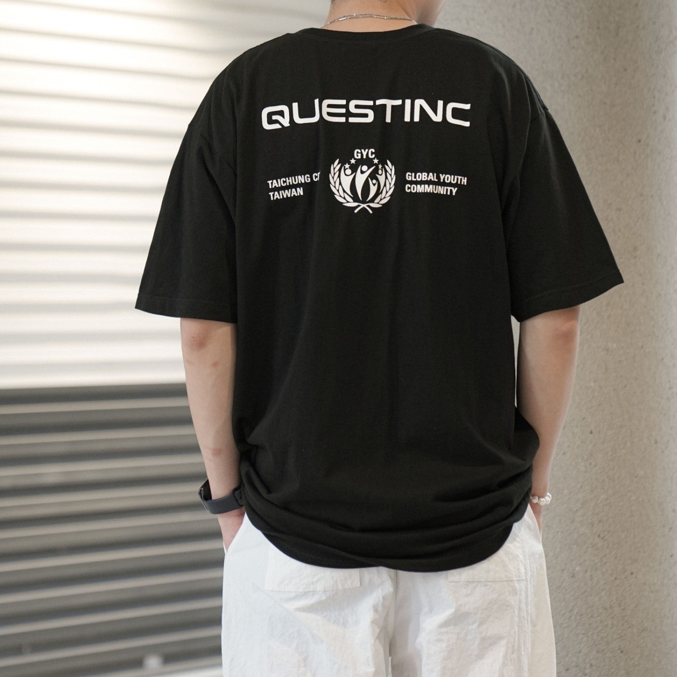 【QUEST】QUEST G.Y.C. TEE 圖案 短袖 上衣 短踢 四色