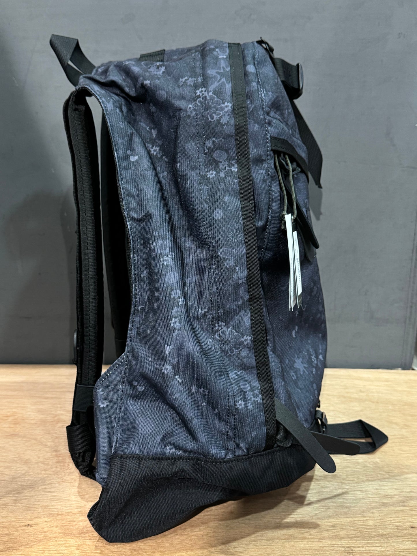 Gregory Day WILDFLOWER BLACK/WHITE 26L(現貨)