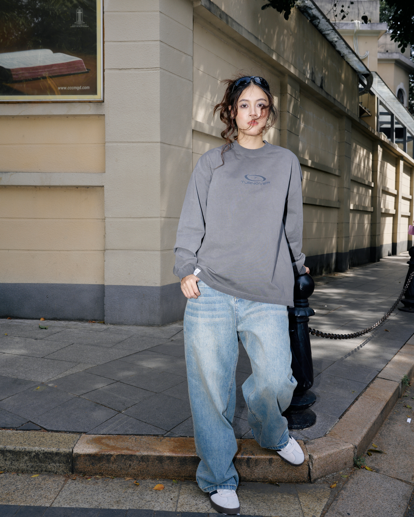 TURNOVER WIDE-LEG JEANS