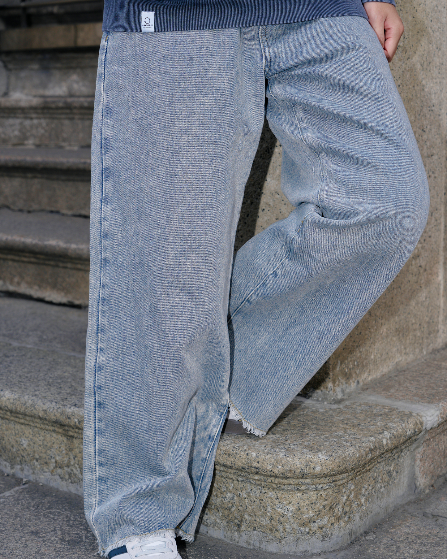 TURNOVER LOOSE HEM LONG JEANS