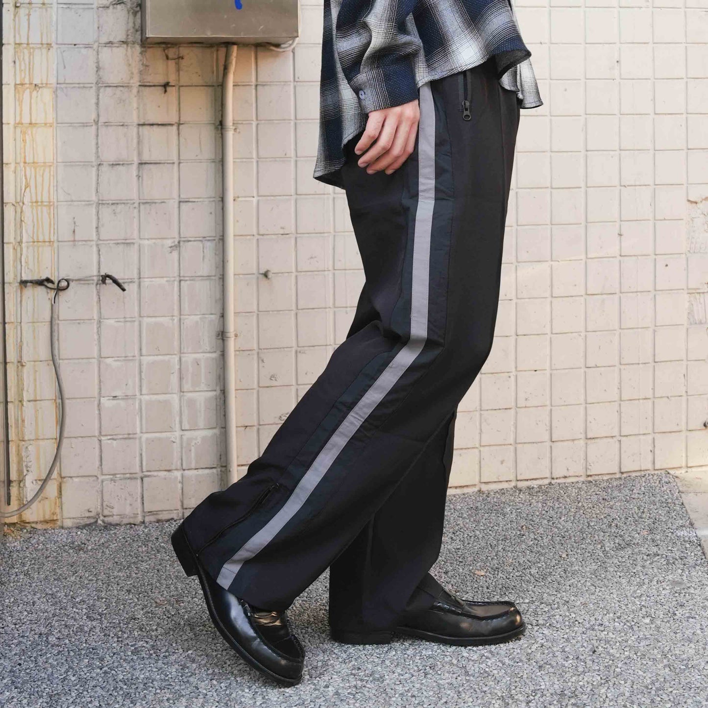 QUEST CUT LINE TRACK PANTS 拼接開岔運動長褲