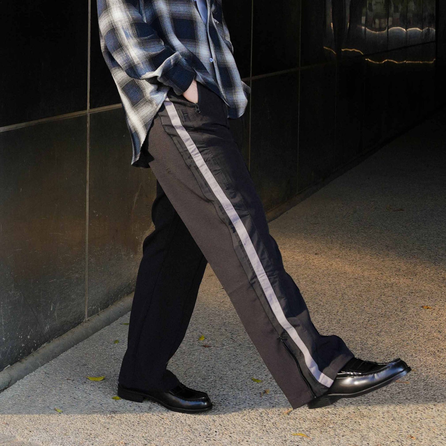 QUEST CUT LINE TRACK PANTS 拼接開岔運動長褲