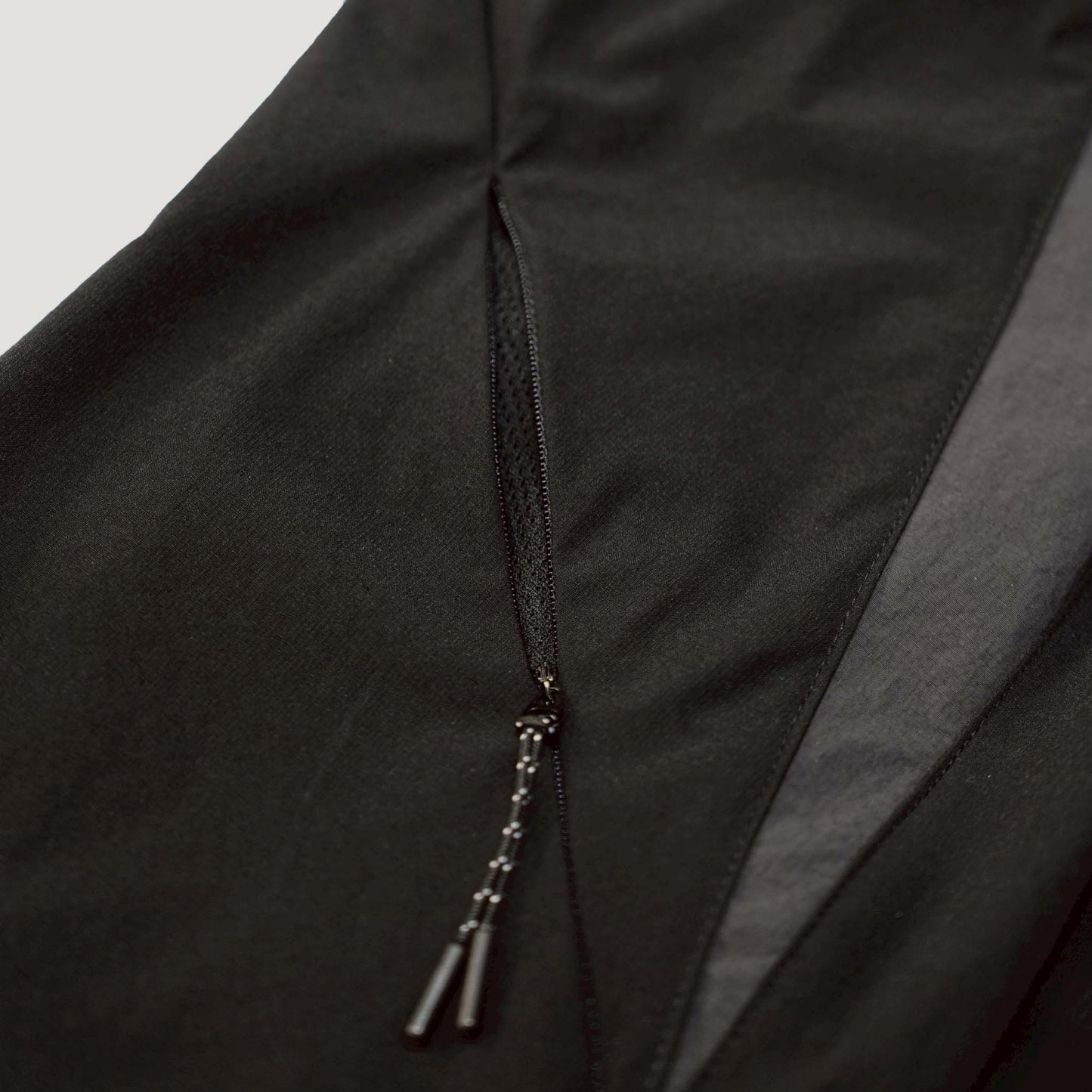QUEST SPLICING ZIP SHORTS 拉鍊短褲