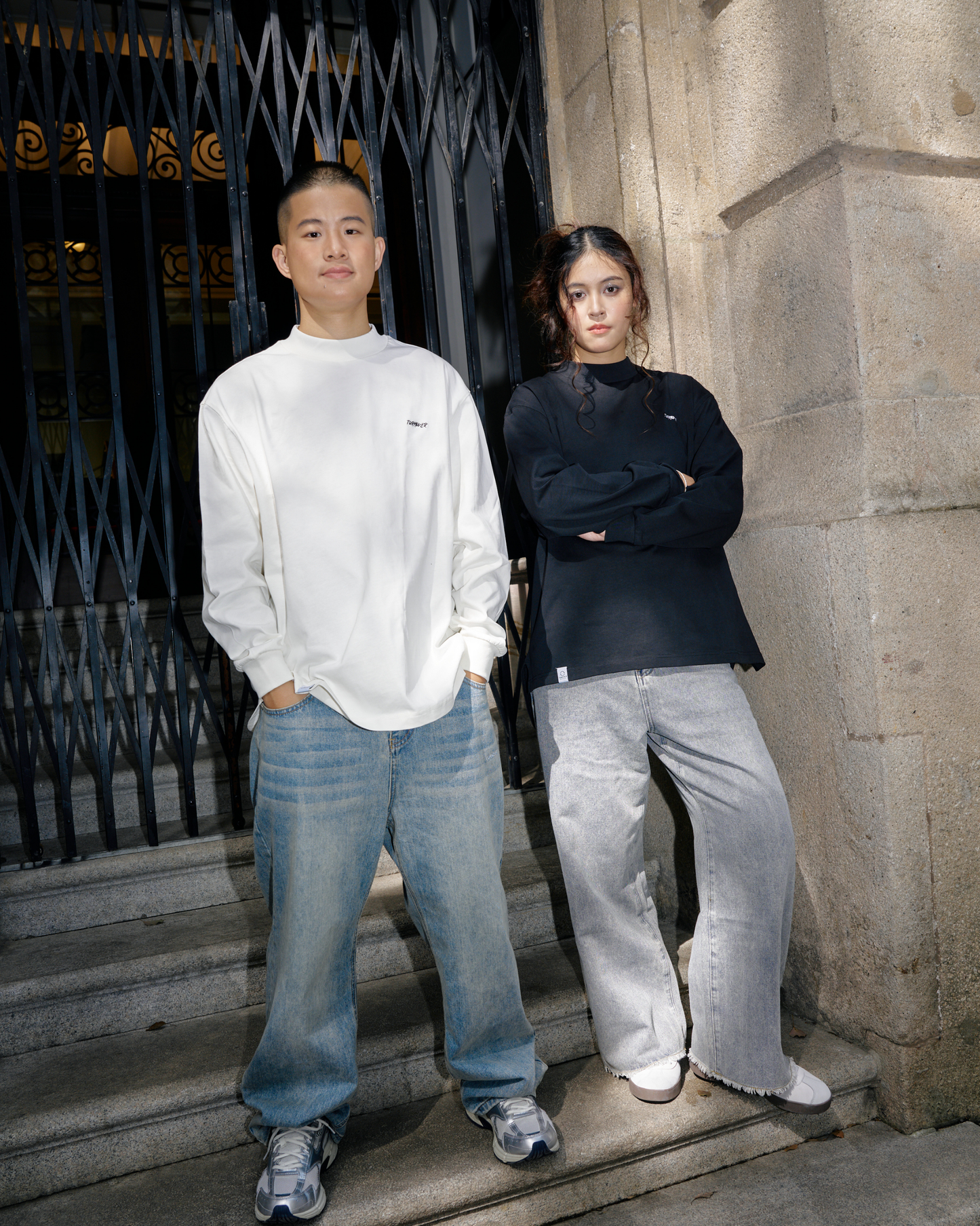 TURNOVER SOLID COLOR HIGH-NECK LONG TEE