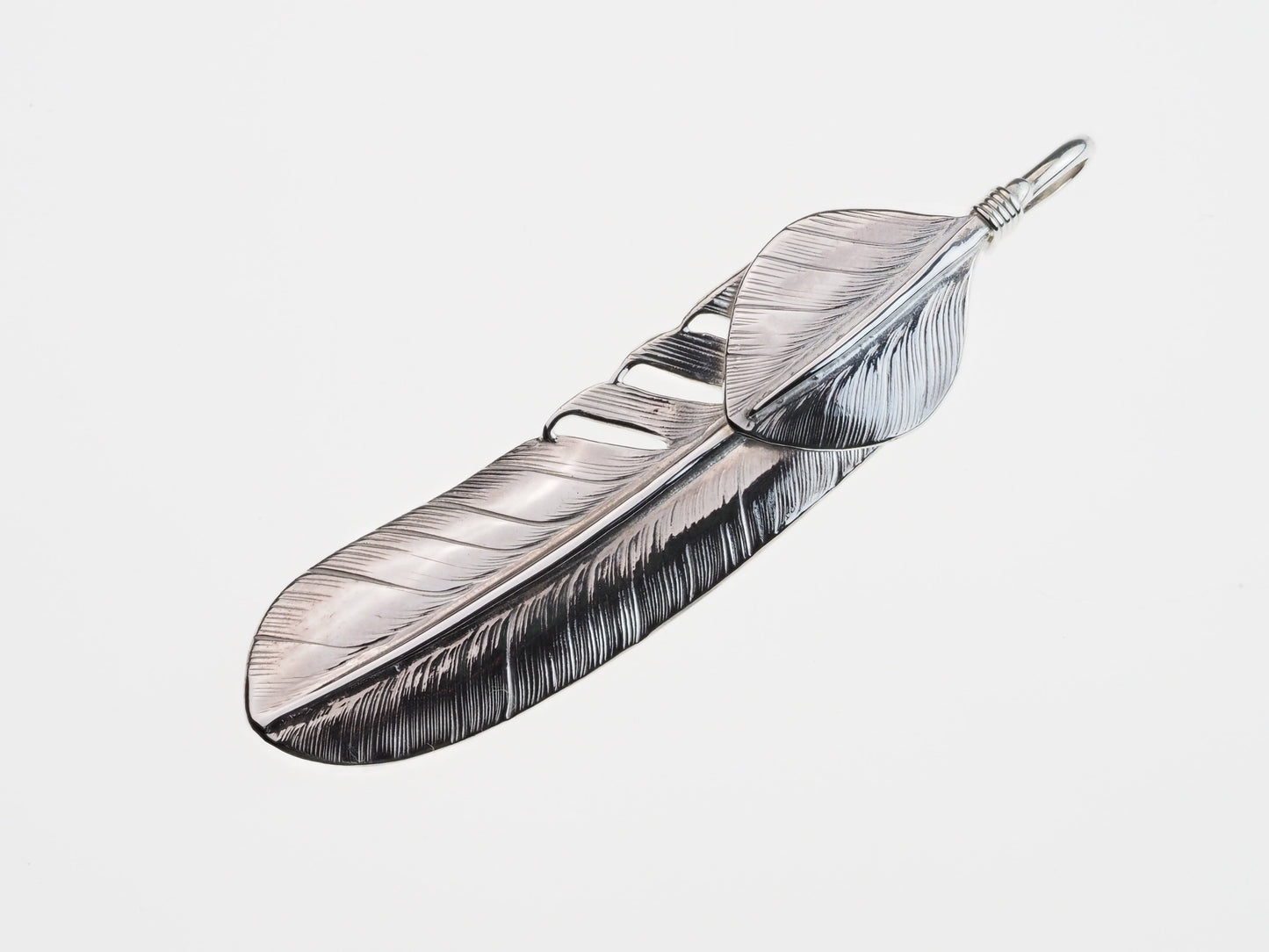 P-044 feather L (L)+Heart feather
