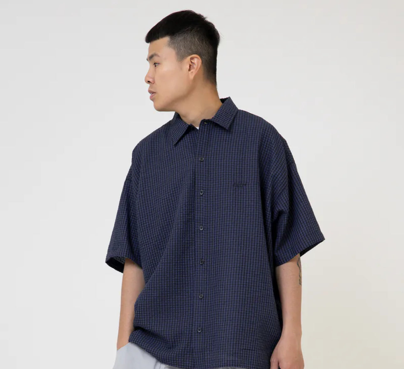 ANST 泡泡紗刺繡細格襯衫 882516