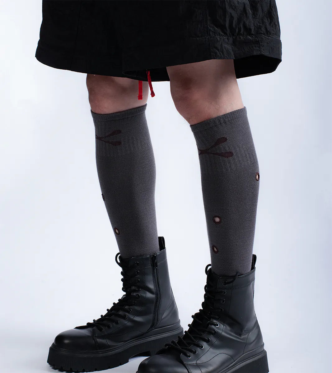 Eyelet knee socks