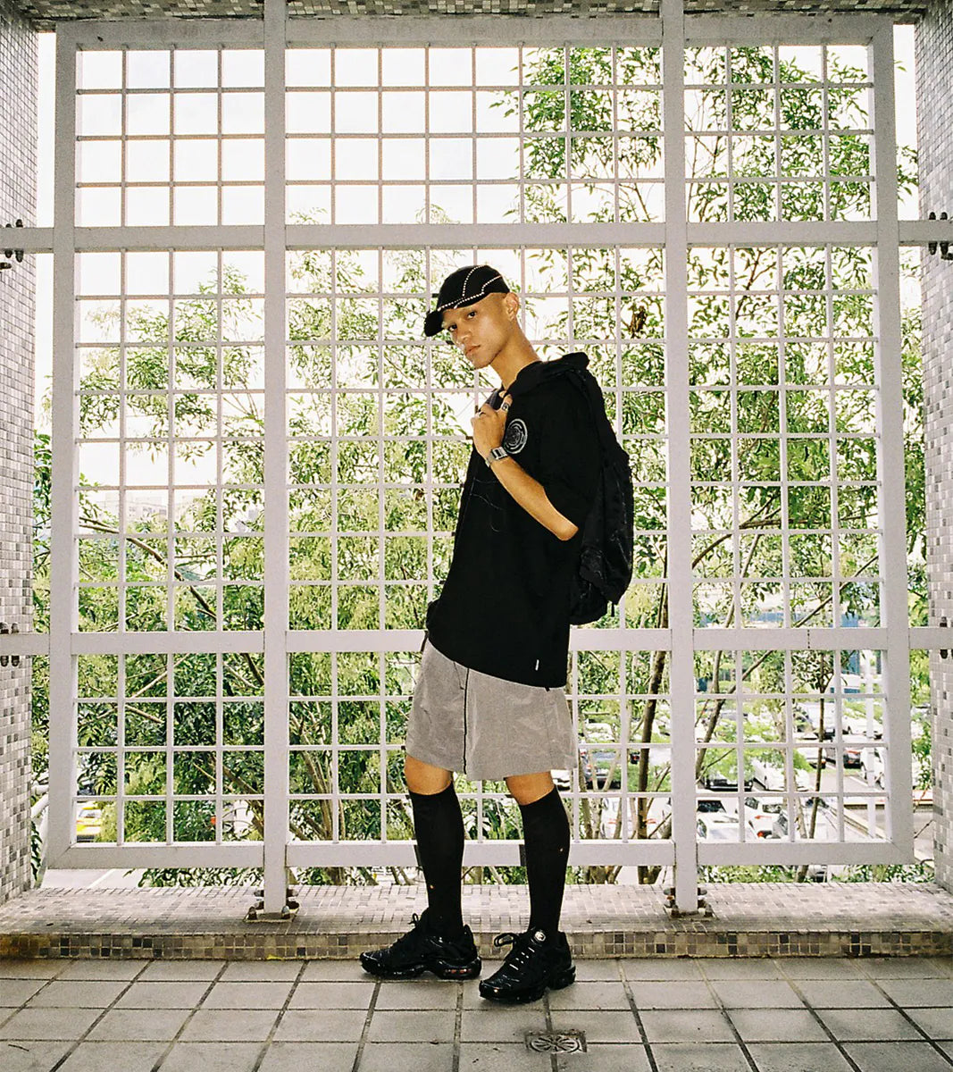 Eyelet knee socks