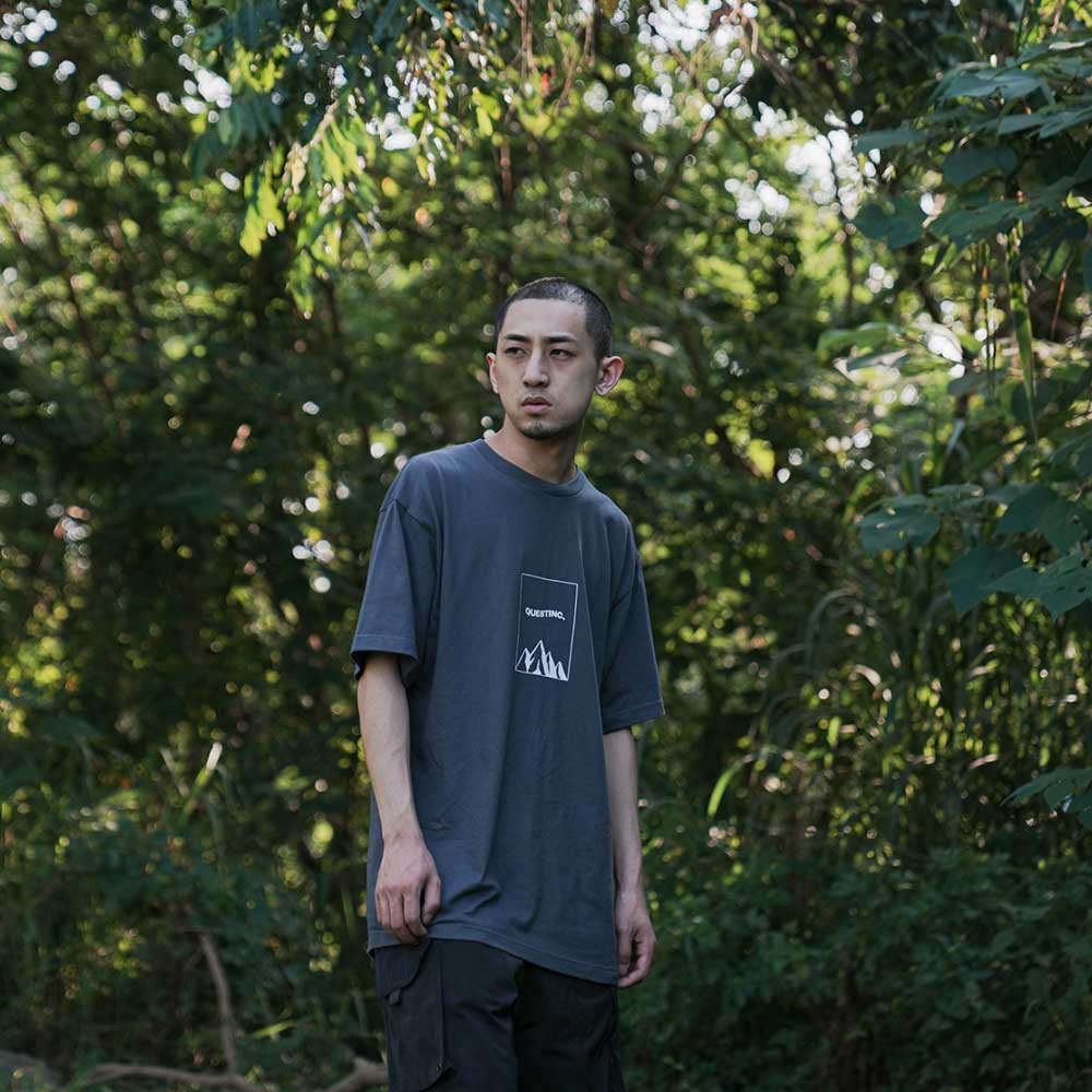 【QUEST】現貨 QUEST OUTLINE MOUNTAIN TEE 圖案 短袖 上衣