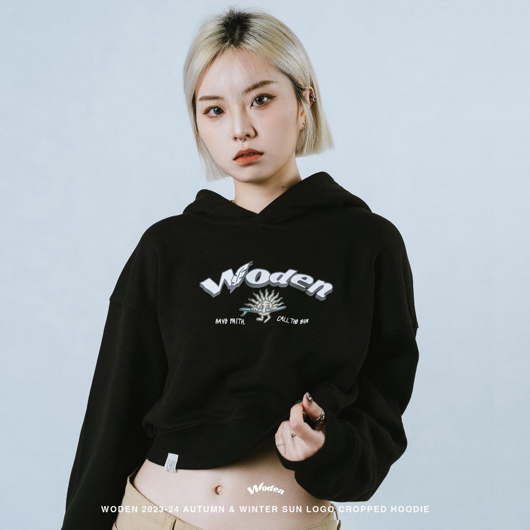 WODEN 2023-24 AUTUMN & WINTER SUN LOGO CROPPED HOODIE
