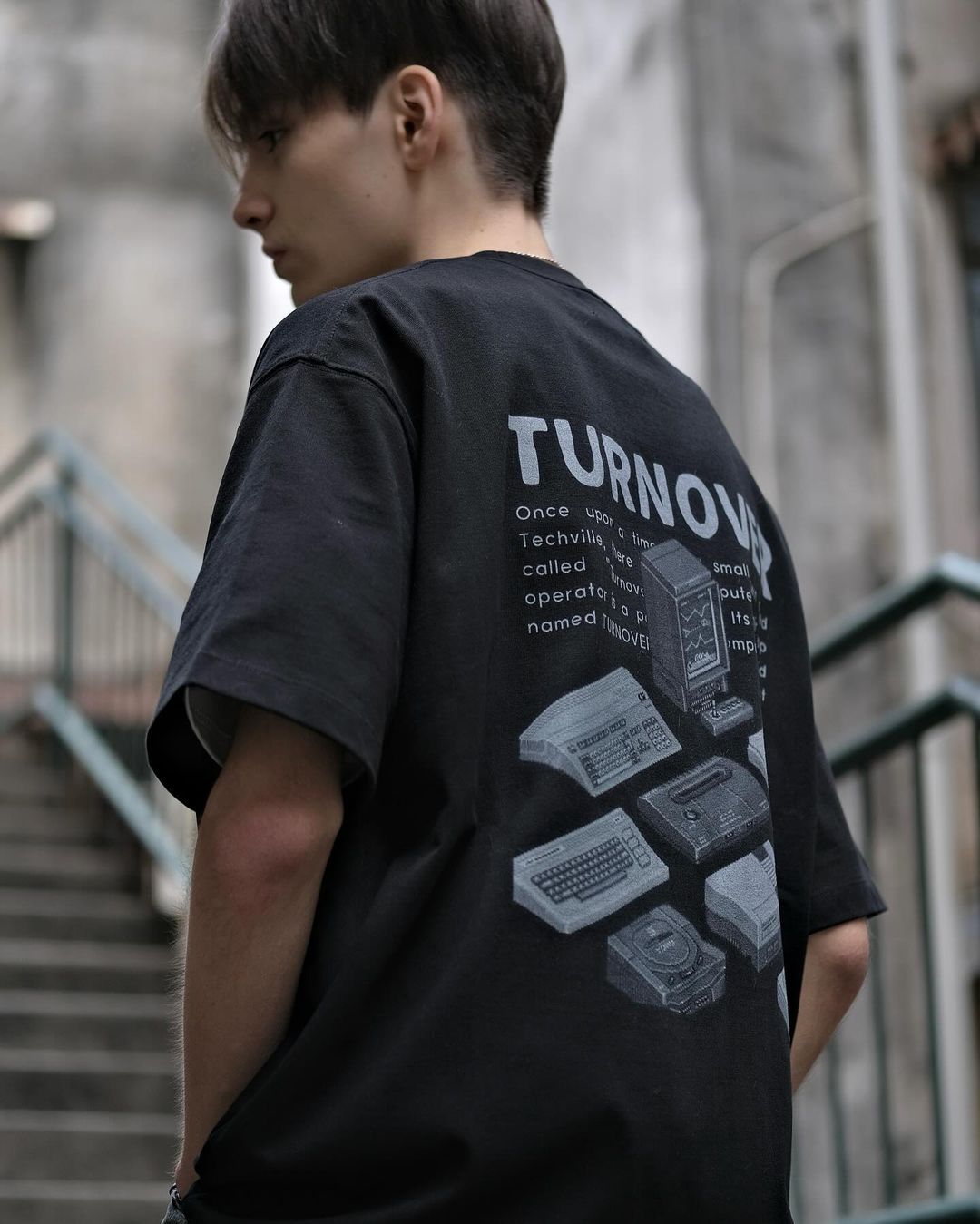 Turnover 90’s T-SHIRT