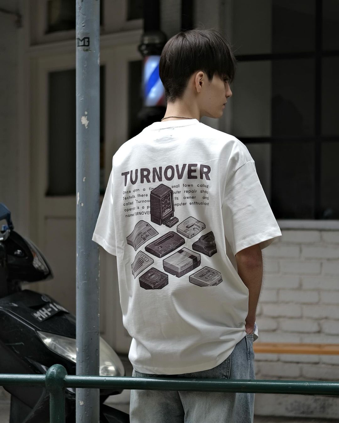 Turnover 90’s T-SHIRT