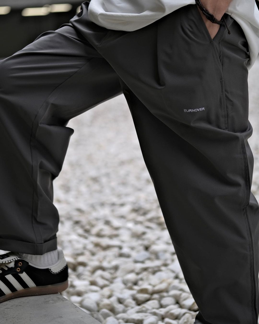 TURNOVER FUNCTIONAL CASUAL PANTS