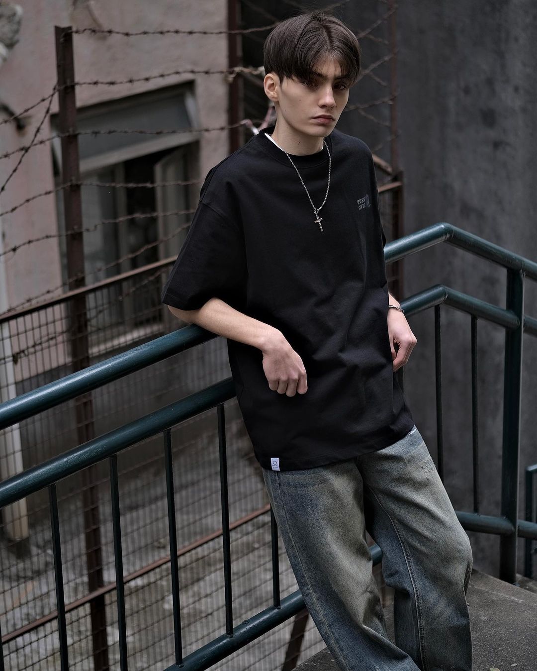 TURNOVER WASHED BAGGY JEANS