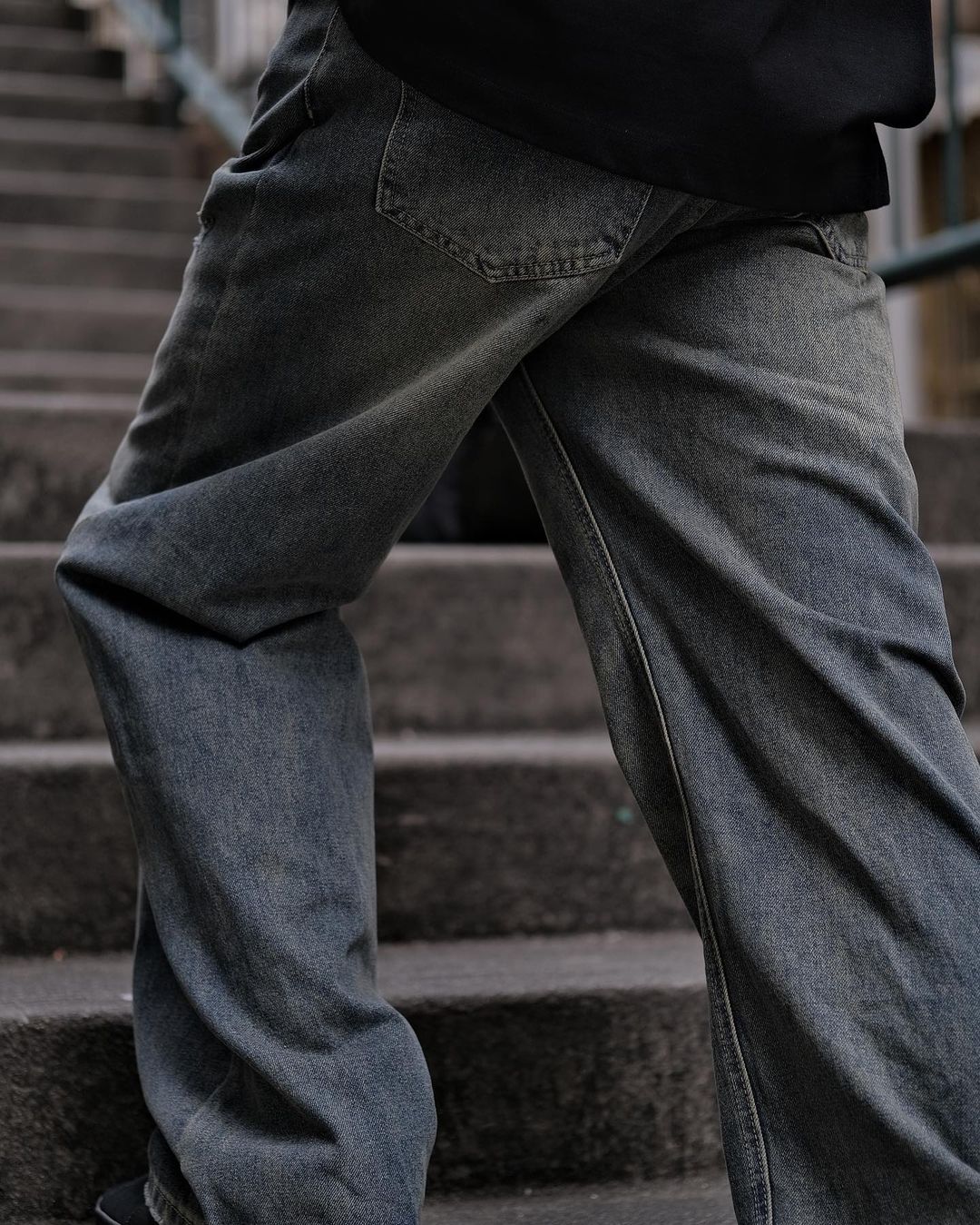 TURNOVER WASHED BAGGY JEANS