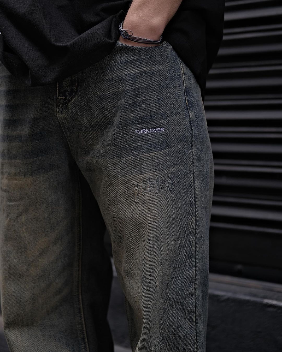 TURNOVER WASHED BAGGY JEANS