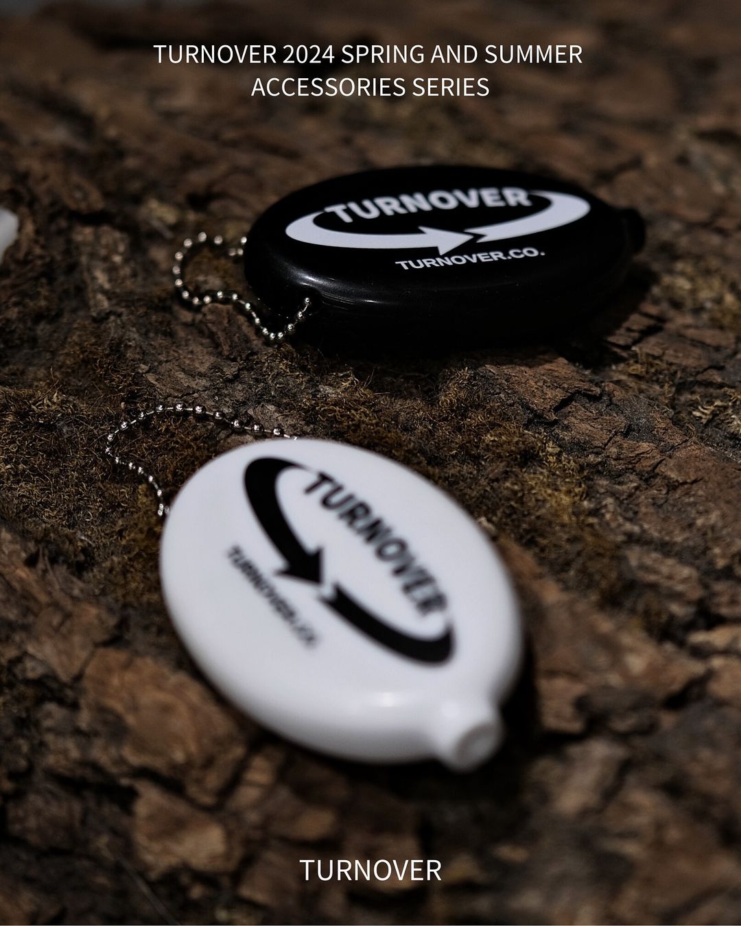 TURNOVER LOGO QUIKOIN WITH BALL CHAIN