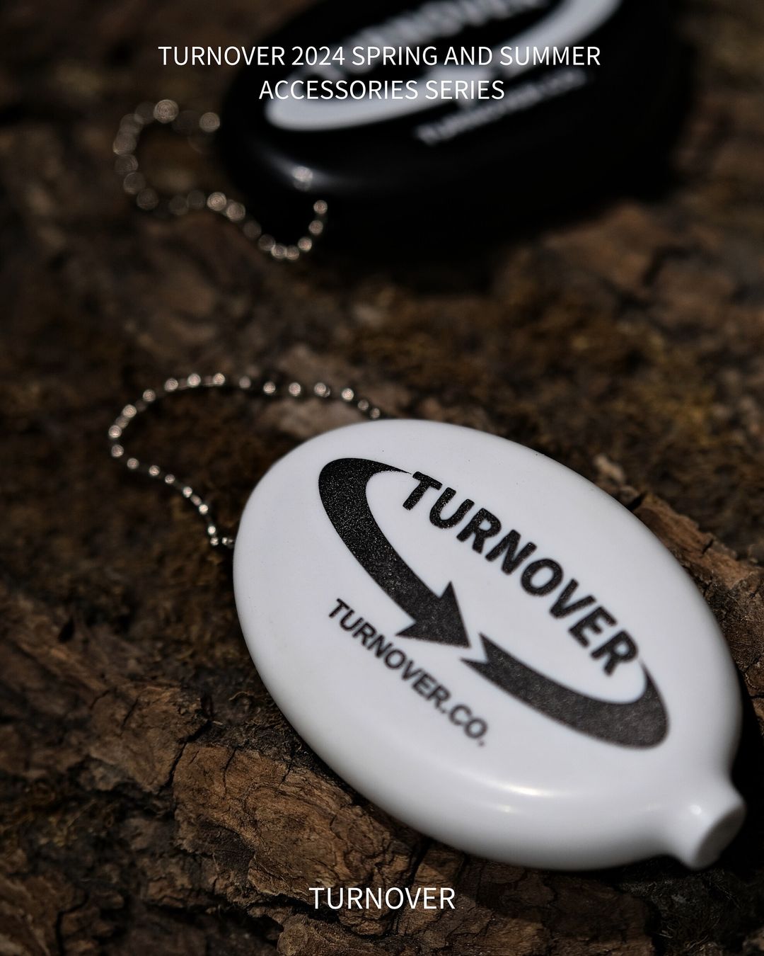 TURNOVER LOGO QUIKOIN WITH BALL CHAIN