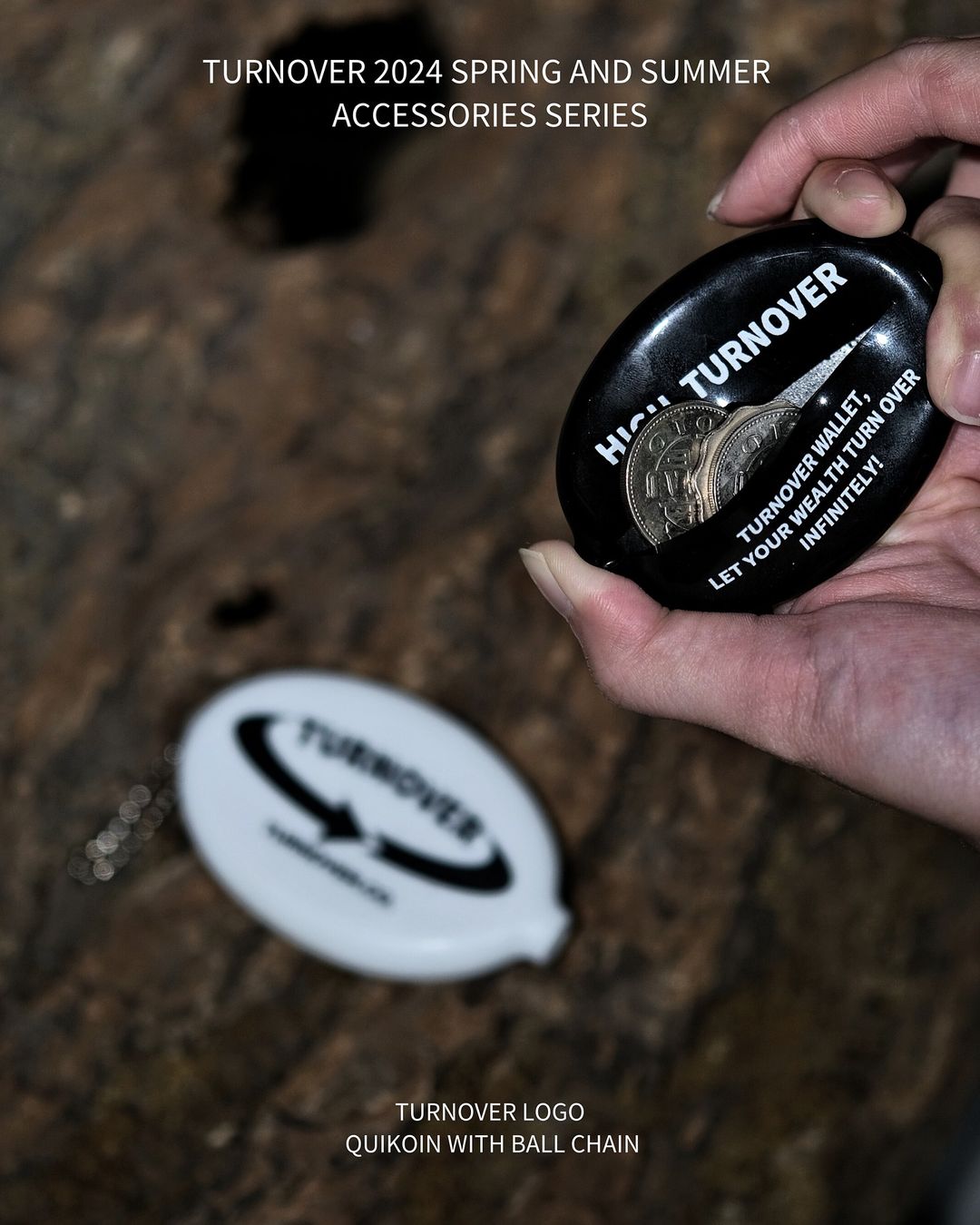 TURNOVER LOGO QUIKOIN WITH BALL CHAIN