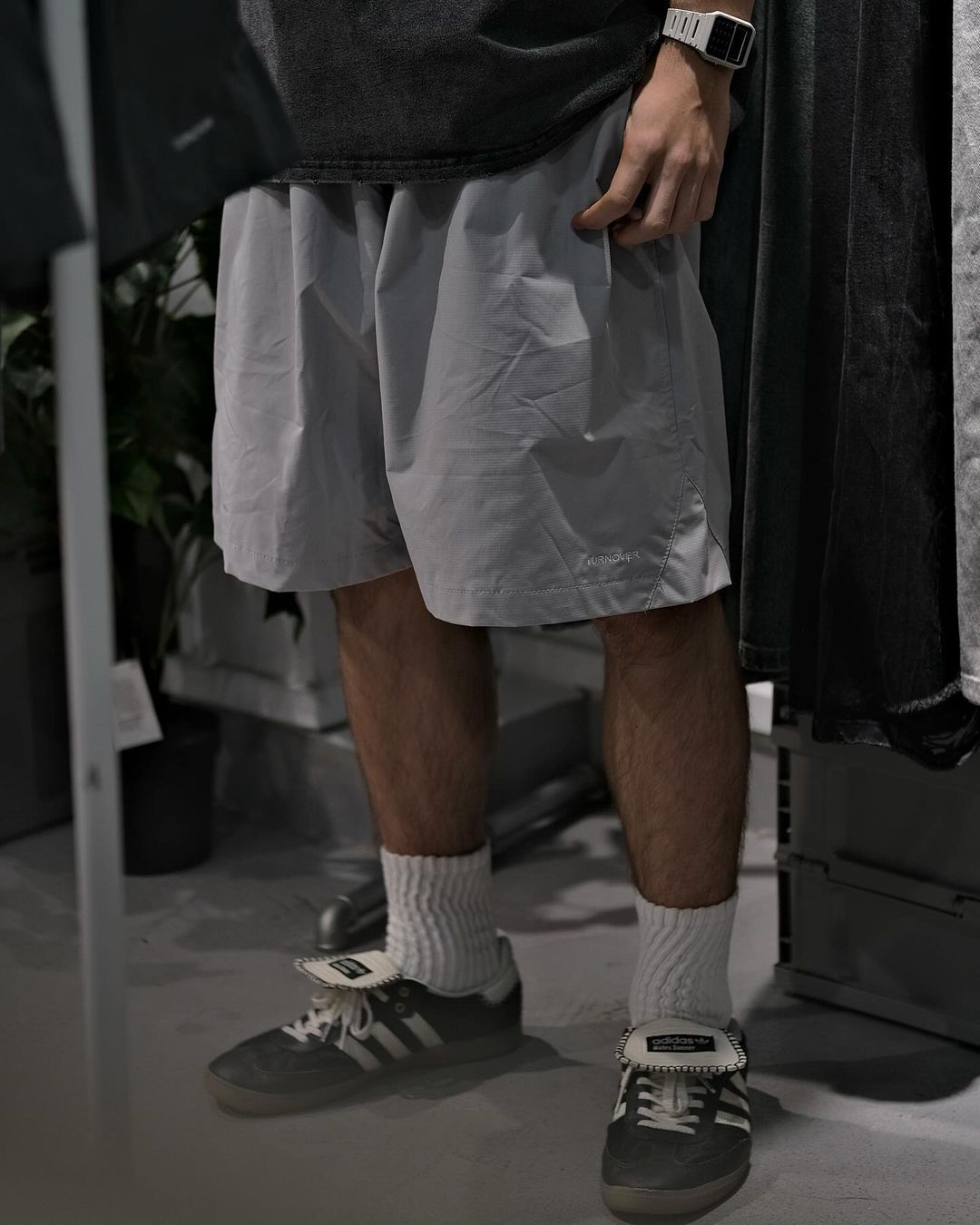 TURNOVER BAGGY SHORTS