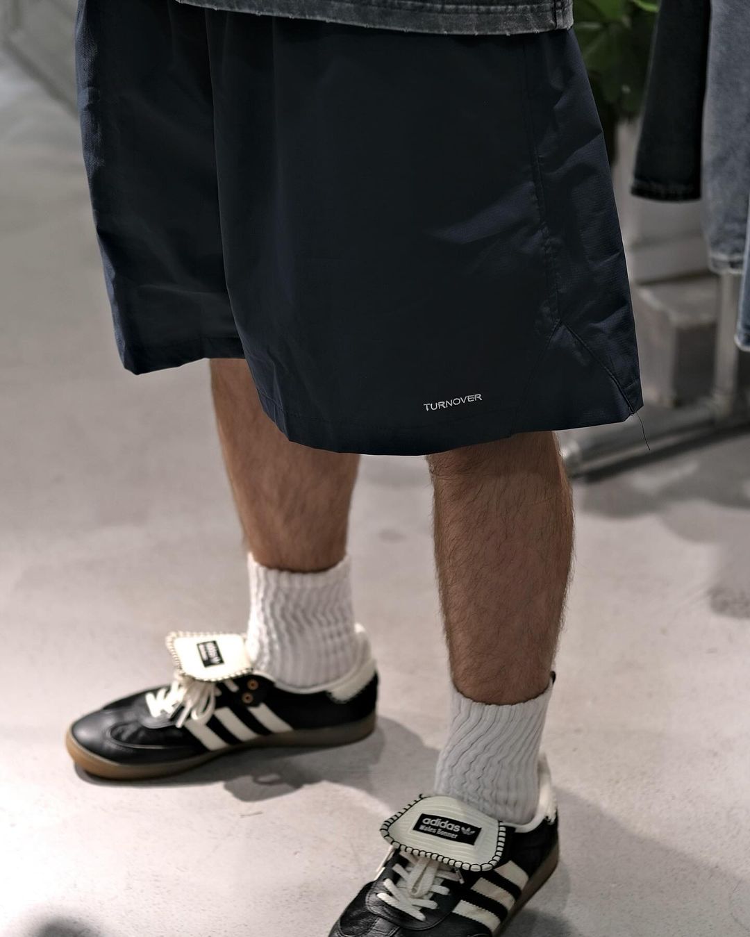 TURNOVER BAGGY SHORTS