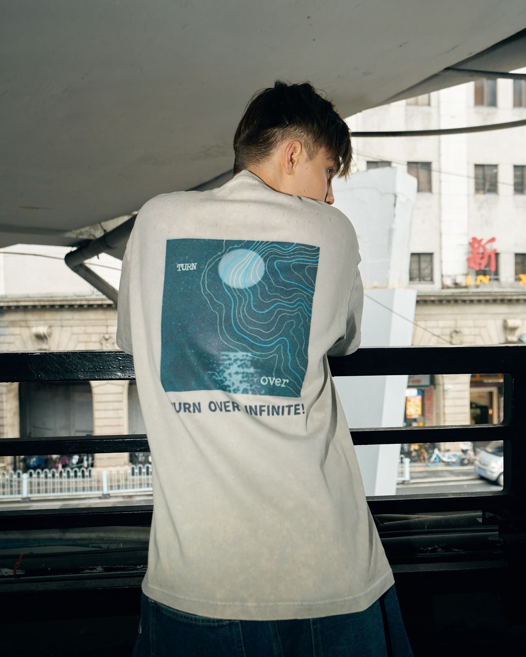 TURNOVER MOON T-SHIRT