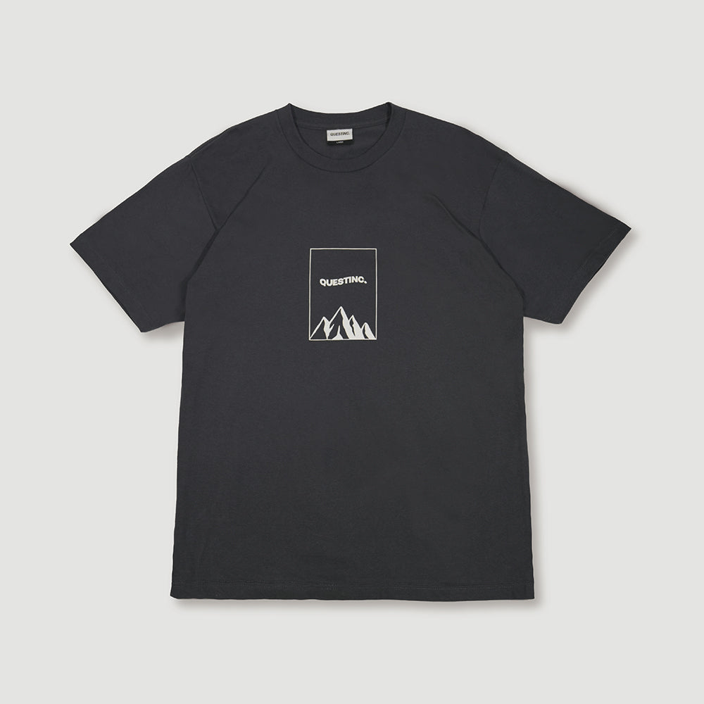【QUEST】現貨 QUEST OUTLINE MOUNTAIN TEE 圖案 短袖 上衣