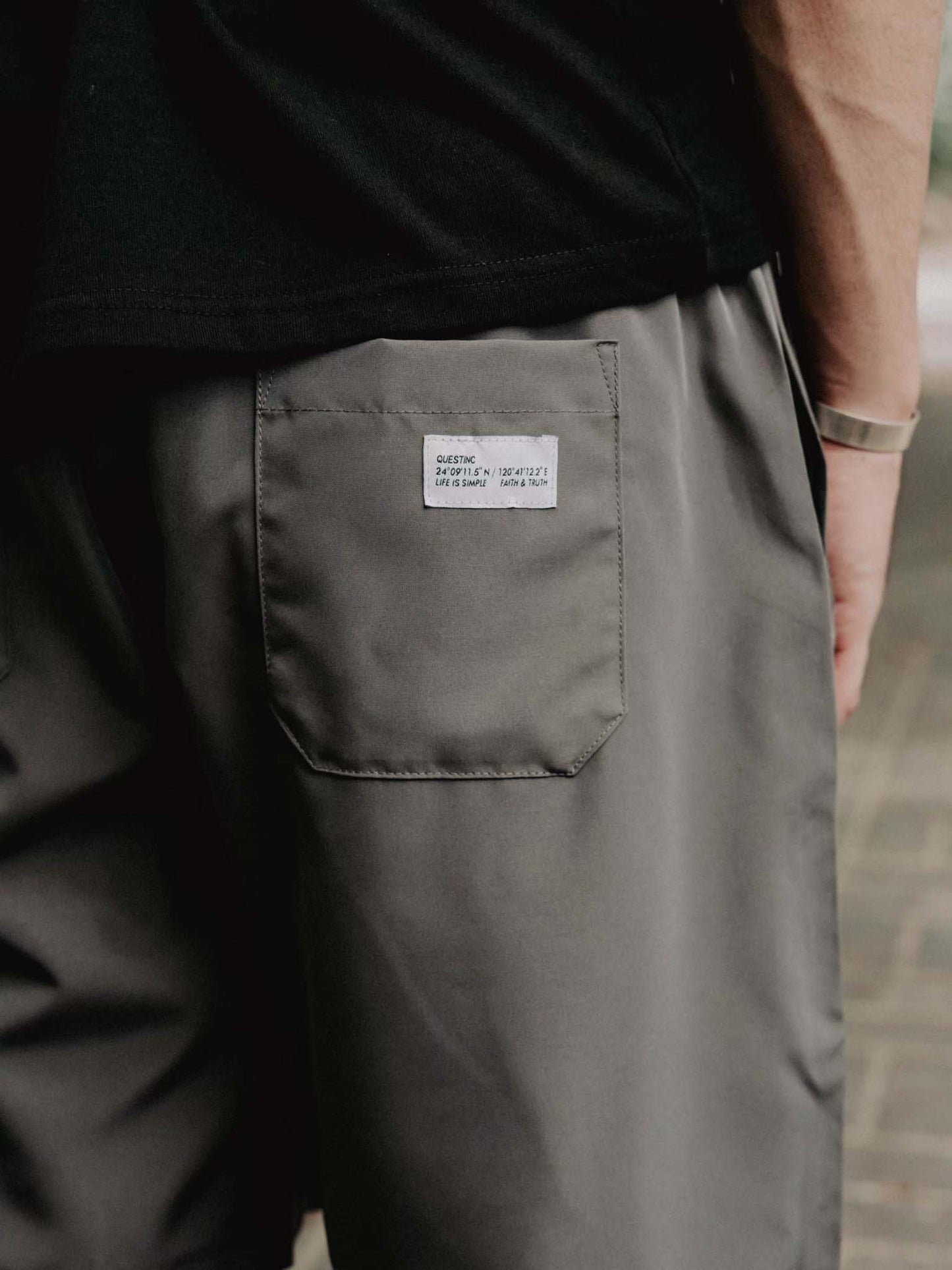 【QUEST】HIDDEN POCKET SHORTS