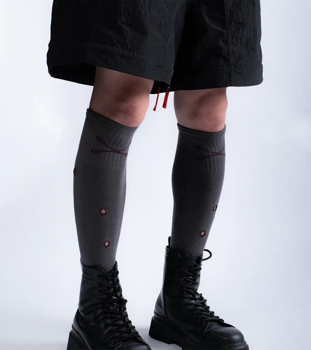 Eyelet knee socks