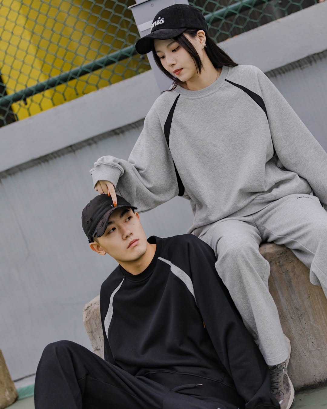 QUEST SPLICING SWEATSHIRT 拼接運動 棉大學TEE