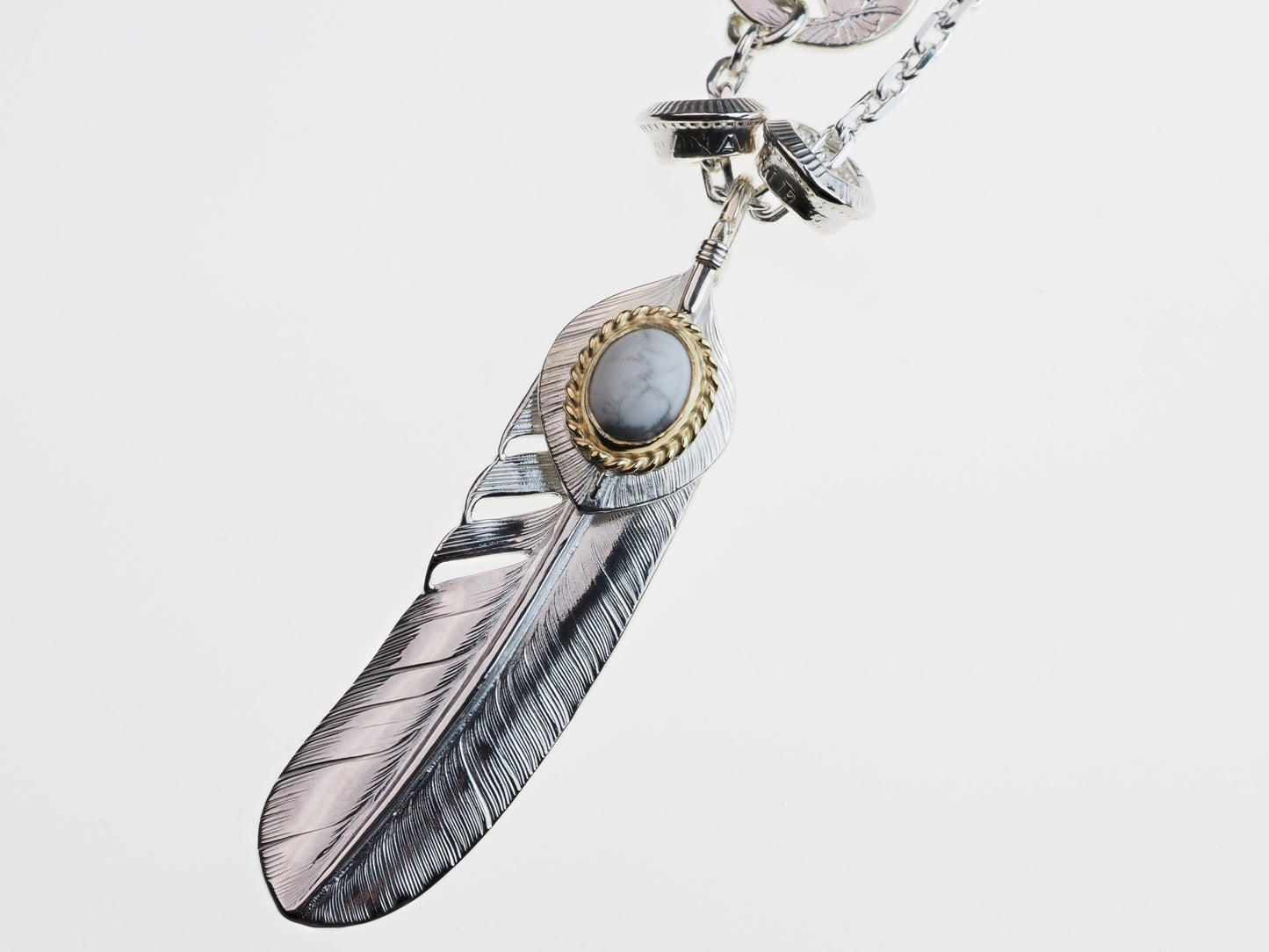 P-052 Wakan Silver Smith feather L (R)+Heart feather+K18 rope ( White Howlite)