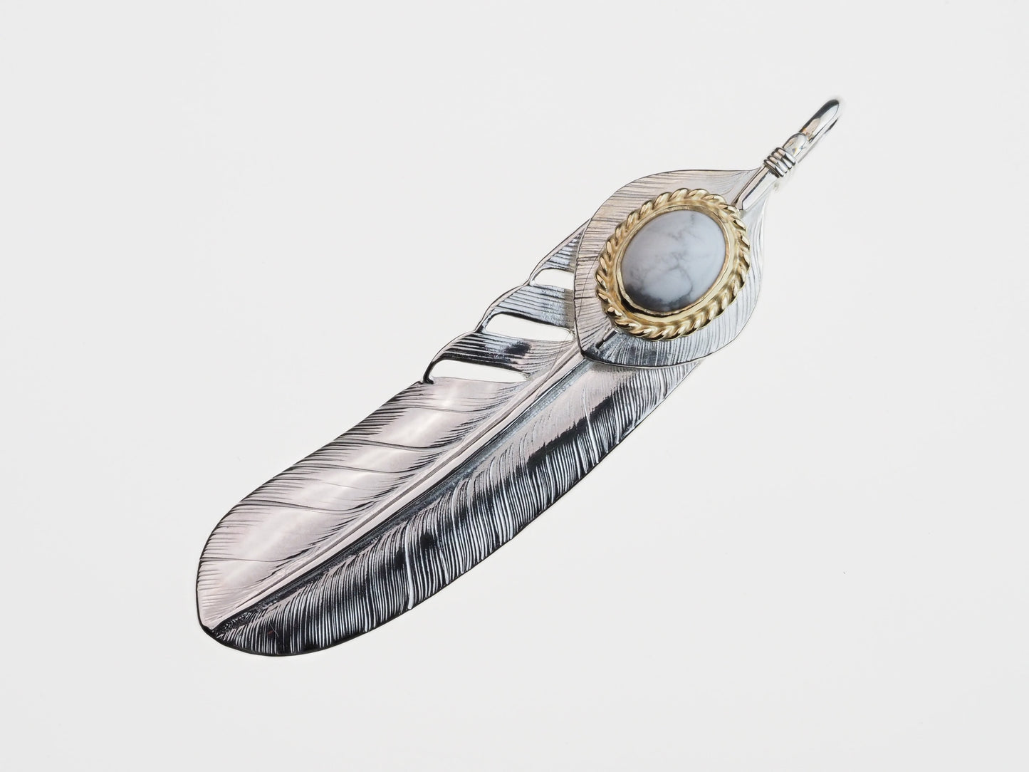 P-052 Wakan Silver Smith feather L (L)+Heart feather+K18 rope ( White Howlite)
