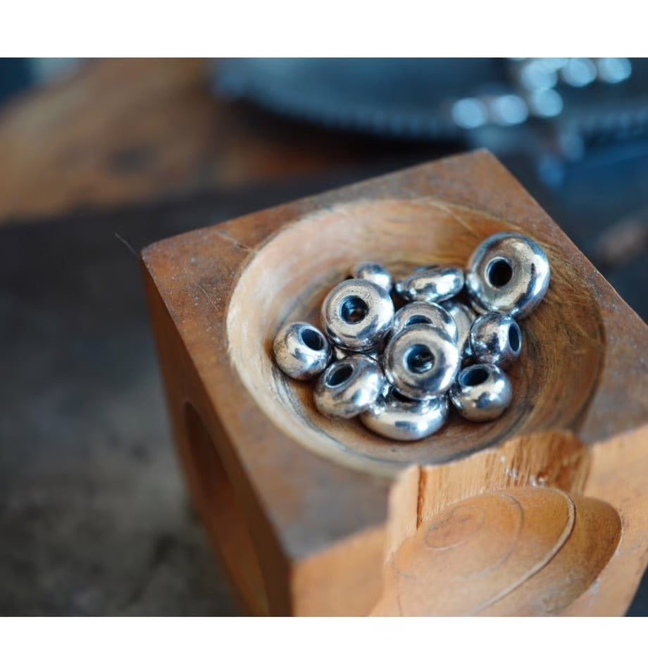 silver beads M