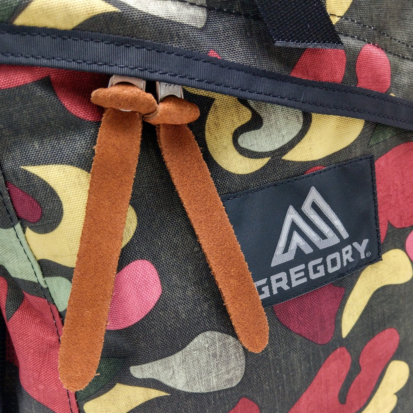 GREGORY DAY PACK GARDEN CAMO 26L