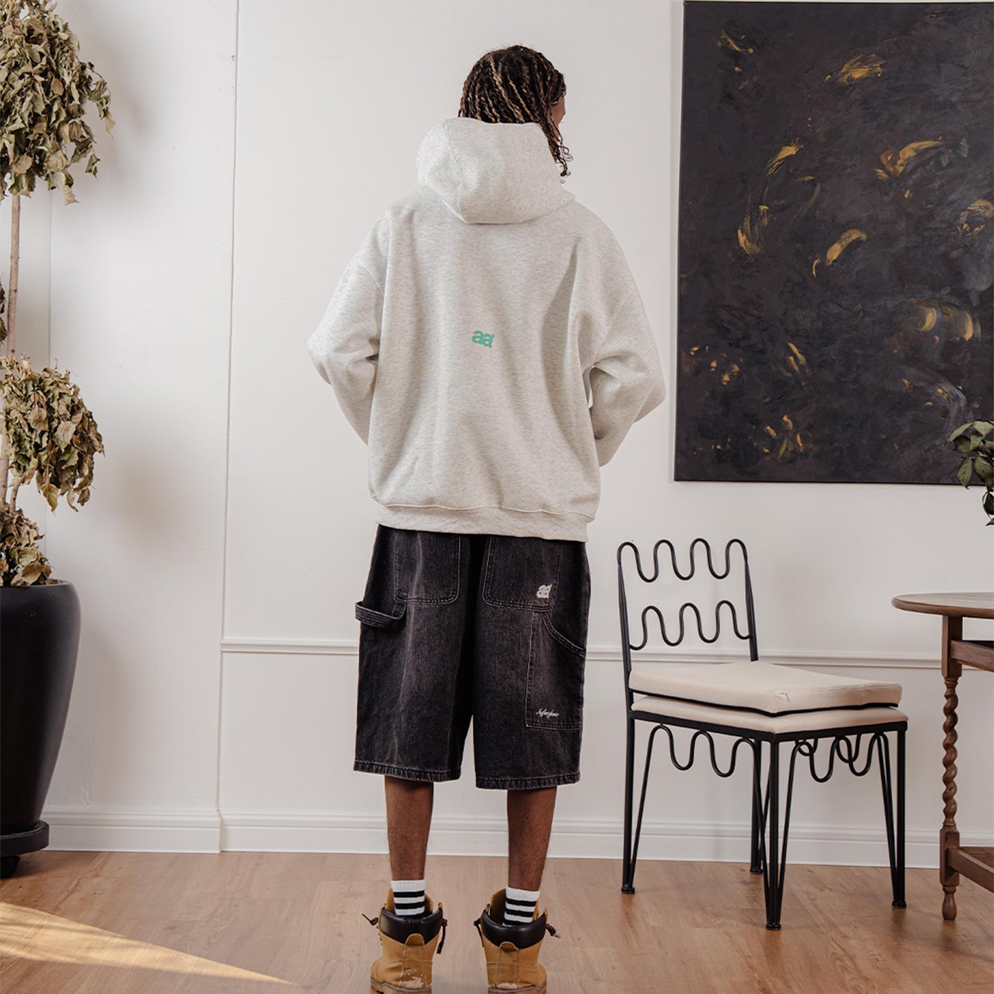 A.A Greaat Hoodie Classic Grey
Soft, balanced, and quietly refined — a go-to color that adds calm elegance to everyday styling.
