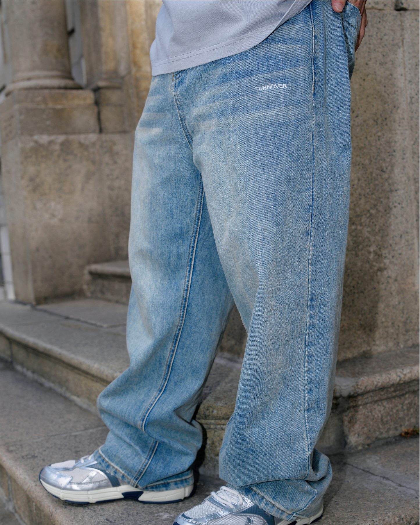 TURNOVER WIDE-LEG JEANS
