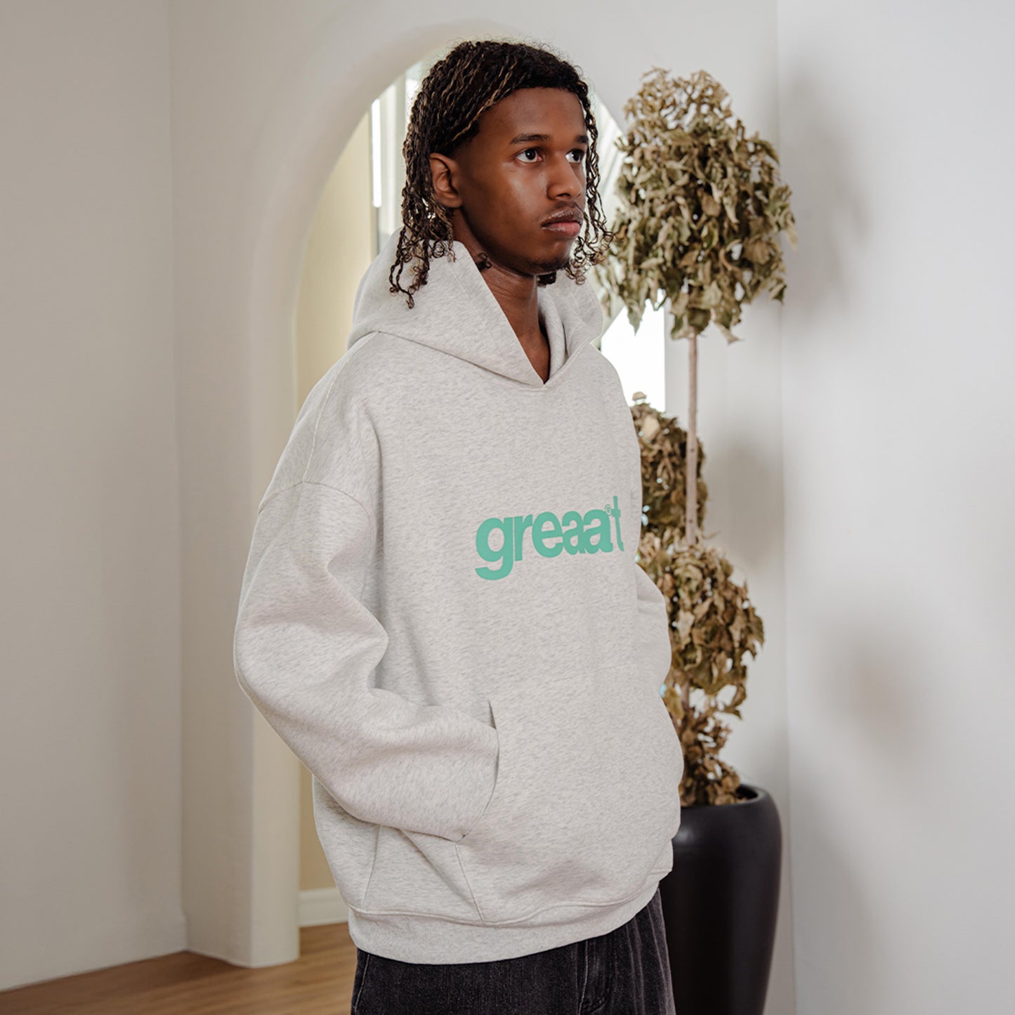 A.A Greaat Hoodie Classic Grey
Soft, balanced, and quietly refined — a go-to color that adds calm elegance to everyday styling.