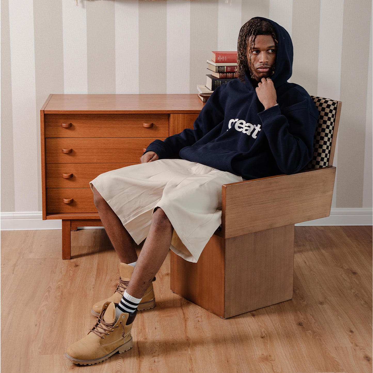 A.A Greaat Hoodie Deep Navy
Deep, modern, and naturally sharp — a classic tone that stays polished while remaining easy to pair.