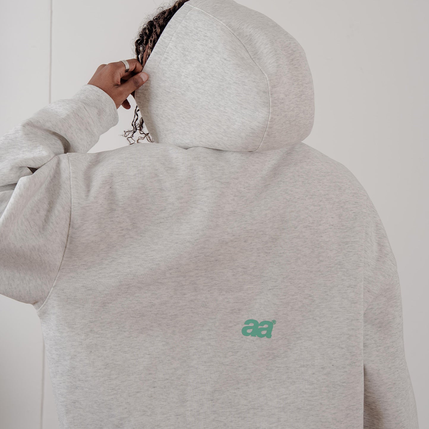 A.A Greaat Hoodie Classic Grey
Soft, balanced, and quietly refined — a go-to color that adds calm elegance to everyday styling.