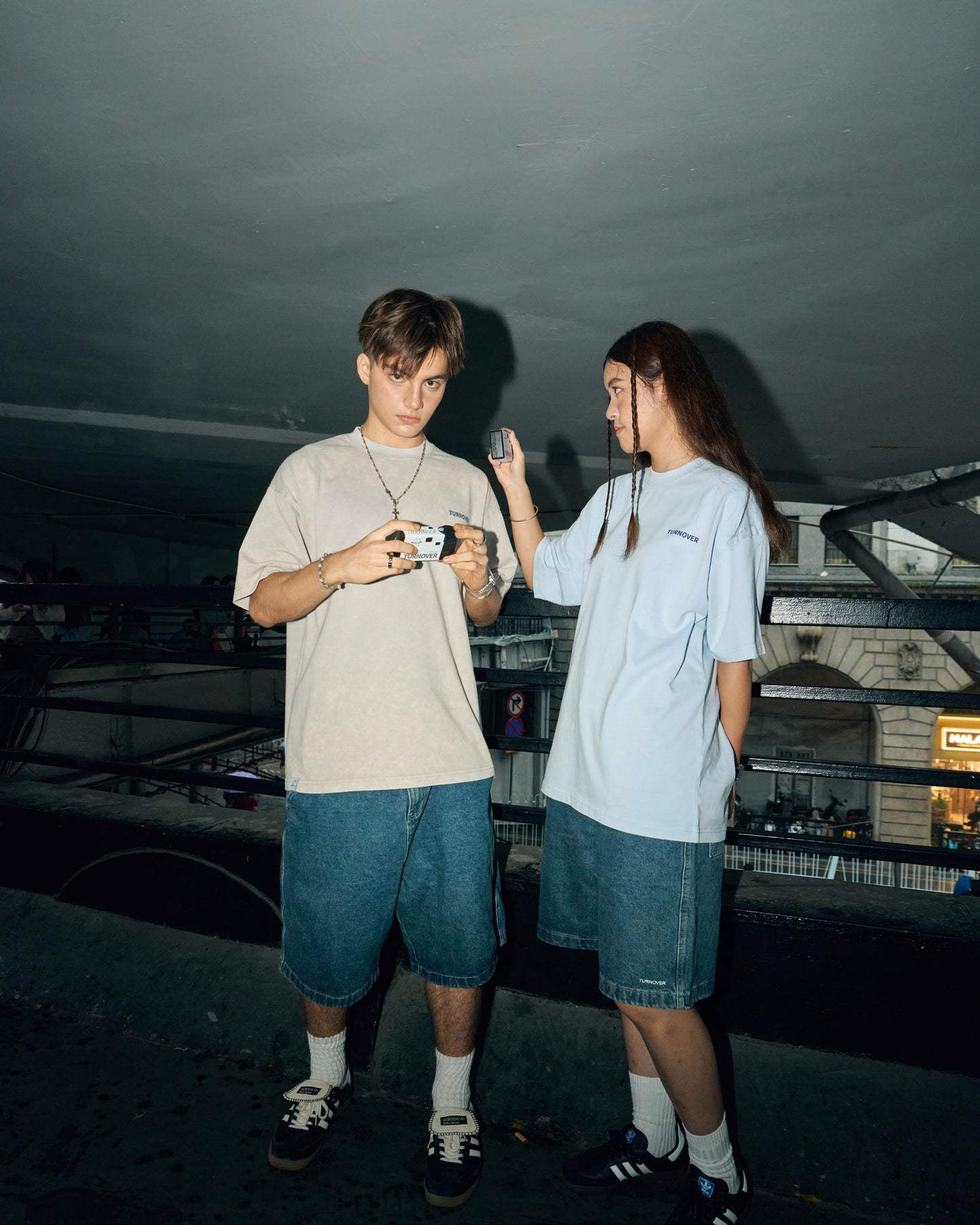 TURNOVER DISPOSABLE FILM CAMERA