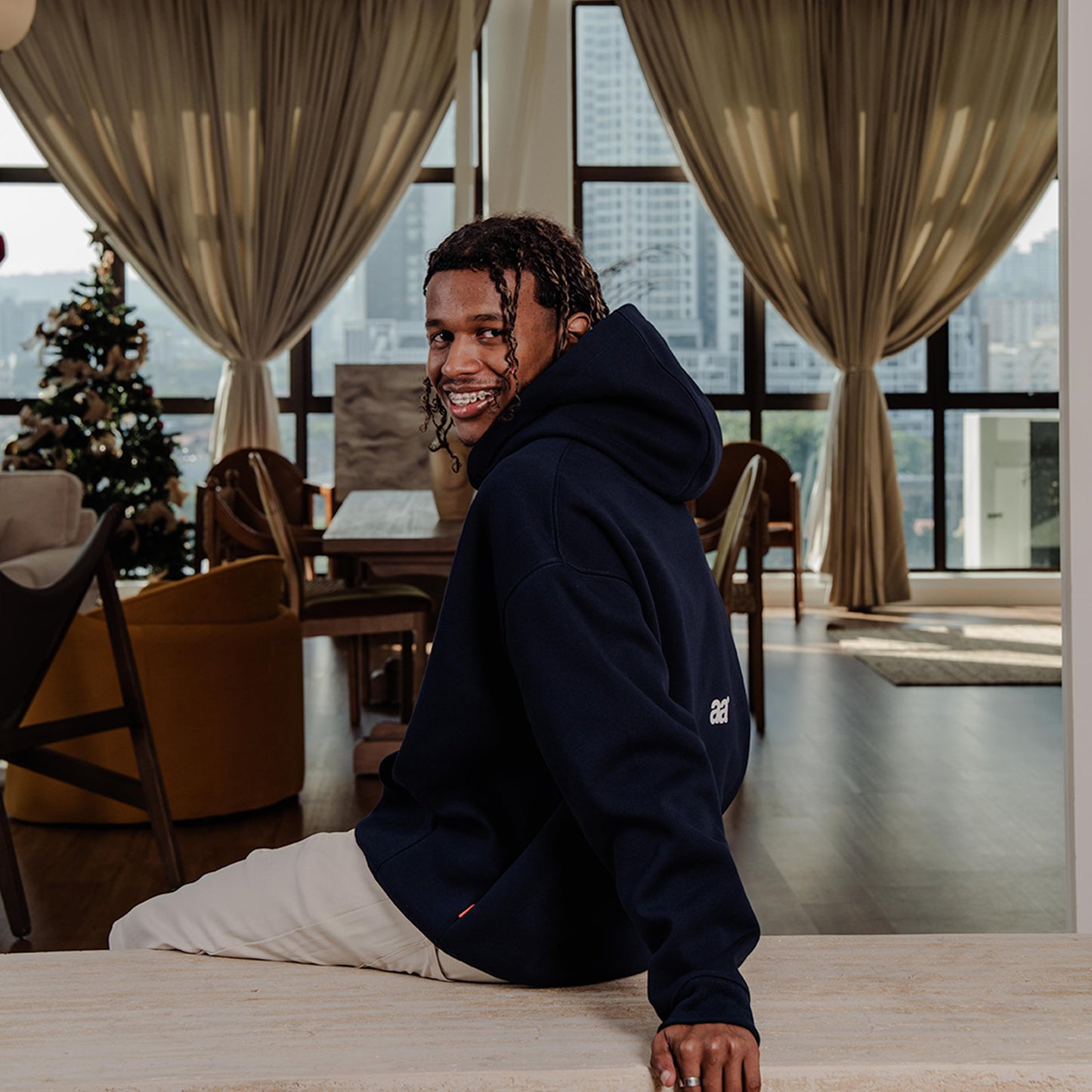 A.A Greaat Hoodie Deep Navy
Deep, modern, and naturally sharp — a classic tone that stays polished while remaining easy to pair.