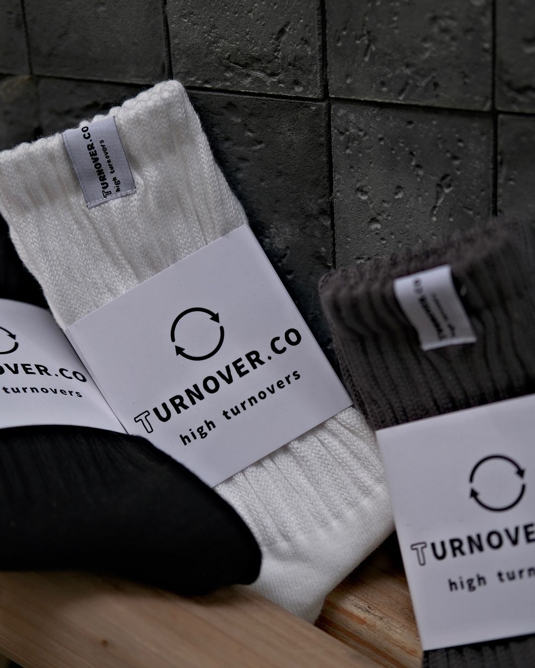 TURNOVER ESSENTIALS SOCKS
