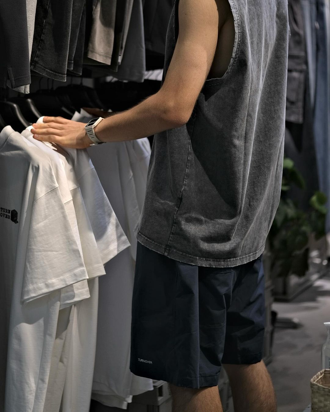 TURNOVER BAGGY SHORTS