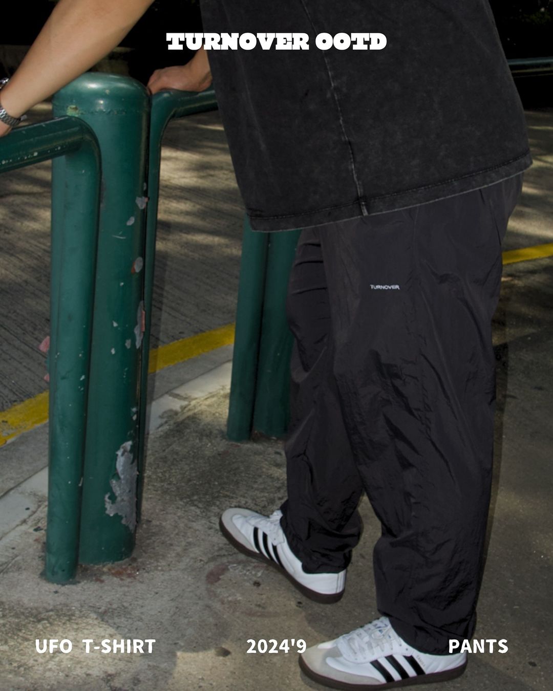 LOOK STAFF ① ①