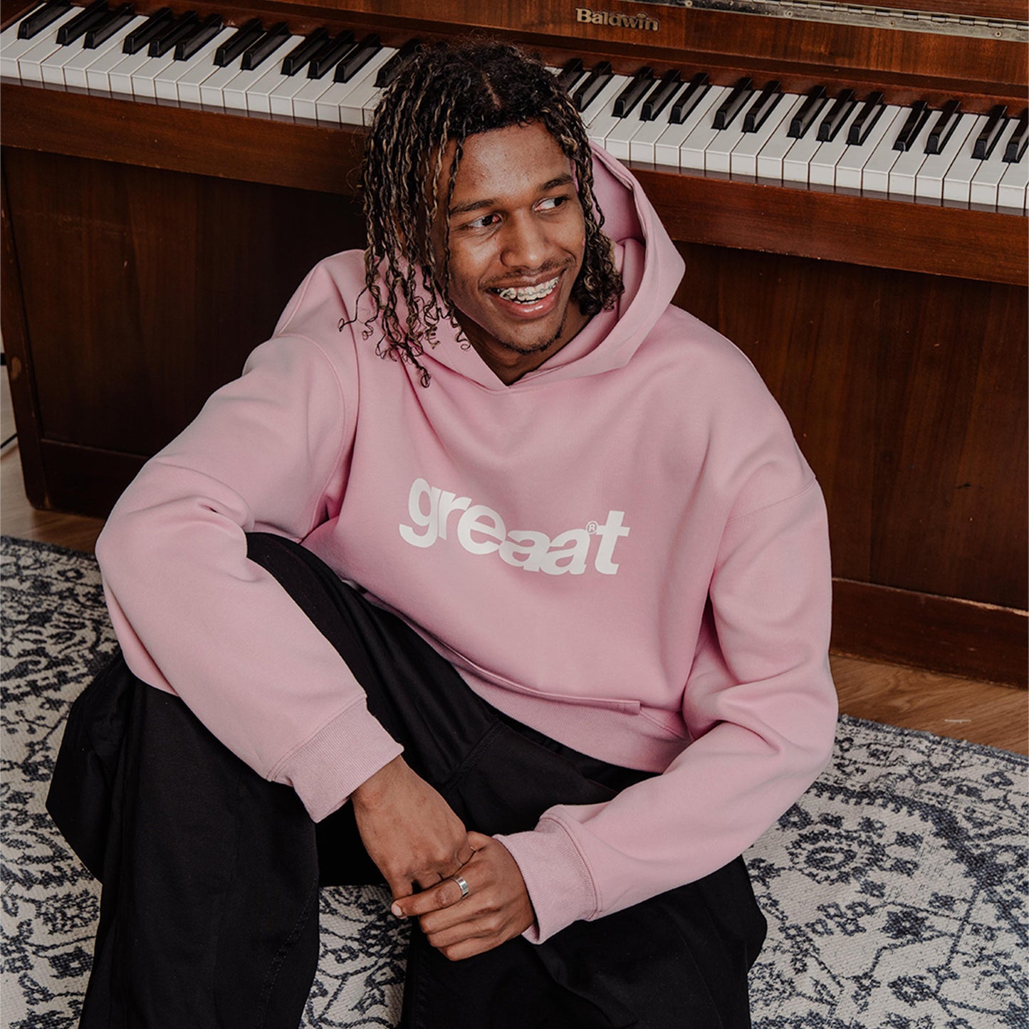 A.A Greaat Hoodie Blush Pink
Bold yet wearable — a vibrant shade that brings personality to your look while still fitting seamlessly into daily wear.