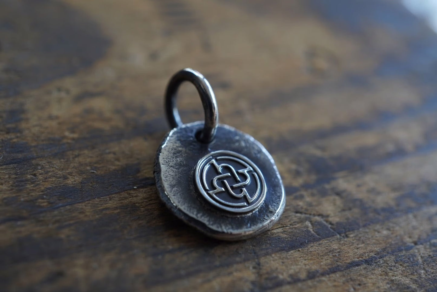 Hcircle logo metal